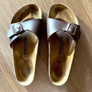 Birkenstock Size 39 - Madrid style - Brown leather with thin bronze buckle - EUC